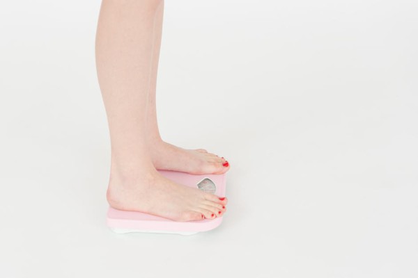 체중계 숫자 하나에 하루 기분이 오르락내리락하던 내가 기계를 치워버린 이유