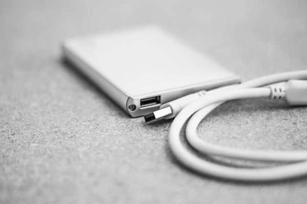외장 SSD 케이블 연결 상태