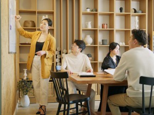 습관적으로 다리를 떨 때, 단순 버릇이 아니라 뇌가 신…