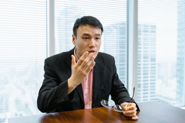 자사주 소각 발표하는 대표이사