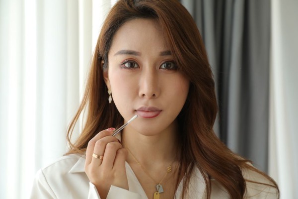 혀클리너로 설태제거